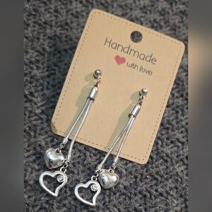 🥳 4/$20. #5. Elegant Silver Toned Heart Dangle Earrings